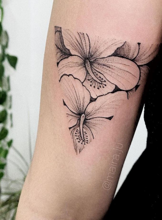 Tattoo Artist Maira Ju